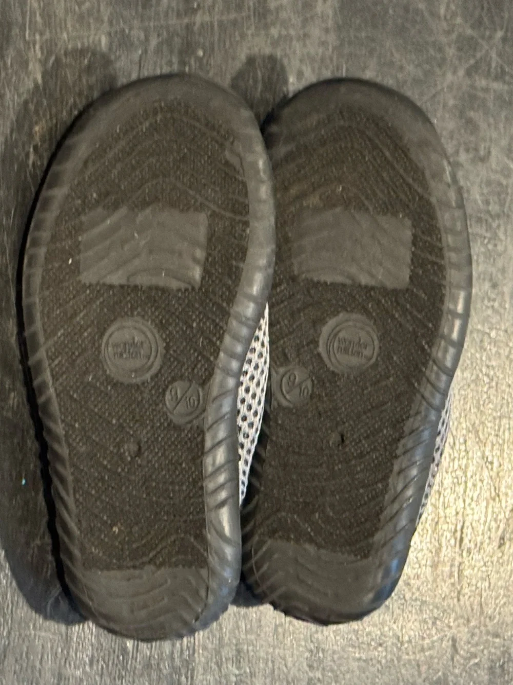 4/$15 Kids wonder nation Gray and Black Kids Water Shoes Sandals - size 9/10